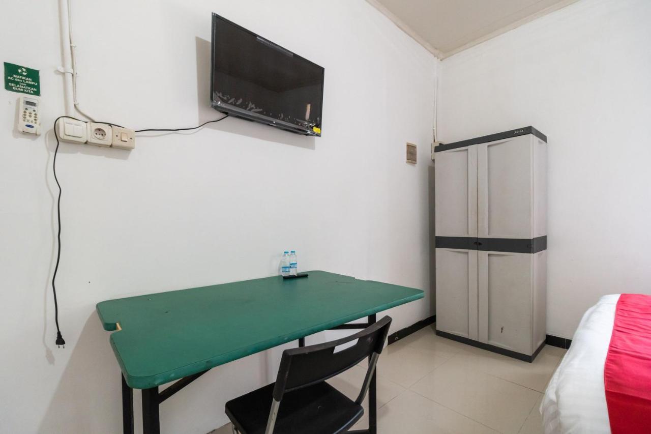 Reddoorz Near Terminal Bubulak Bogor Hotel Exterior photo