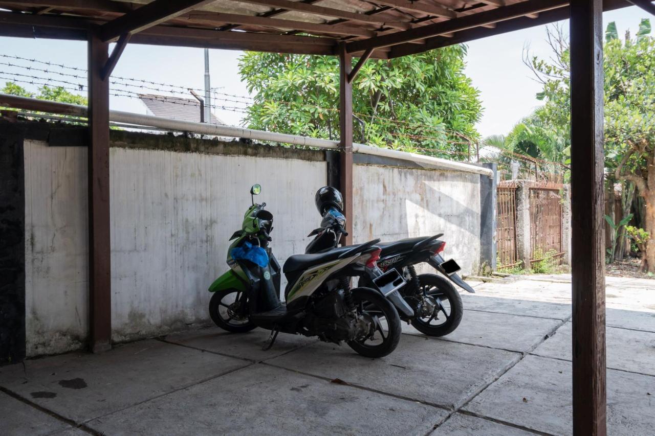 Reddoorz Near Terminal Bubulak Bogor Hotel Exterior photo