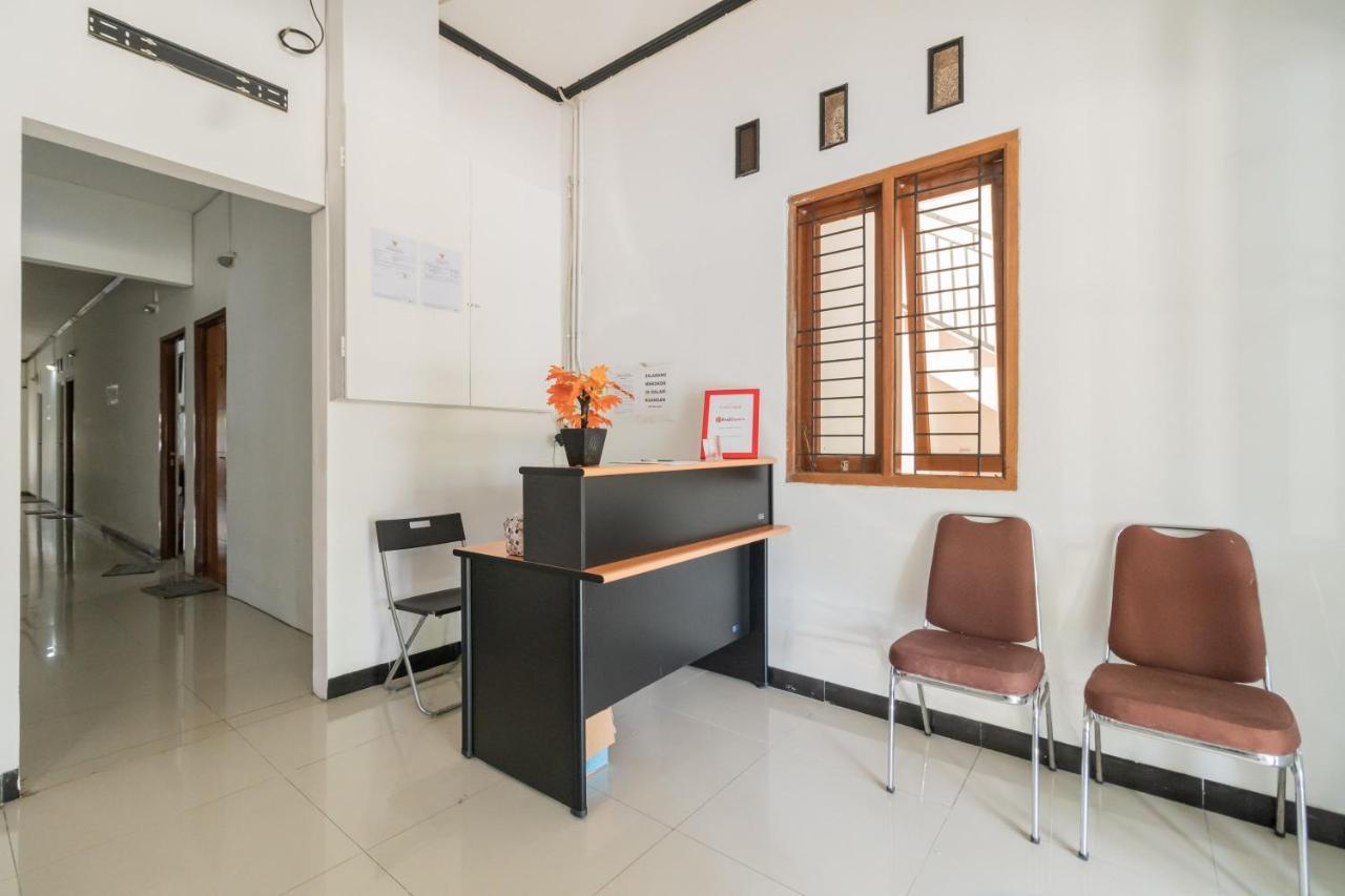 Reddoorz Near Terminal Bubulak Bogor Hotel Exterior photo